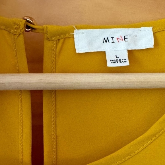 MINE shirred cap sleeve scoop neck mustard blouse size large - Picture 4 of 14